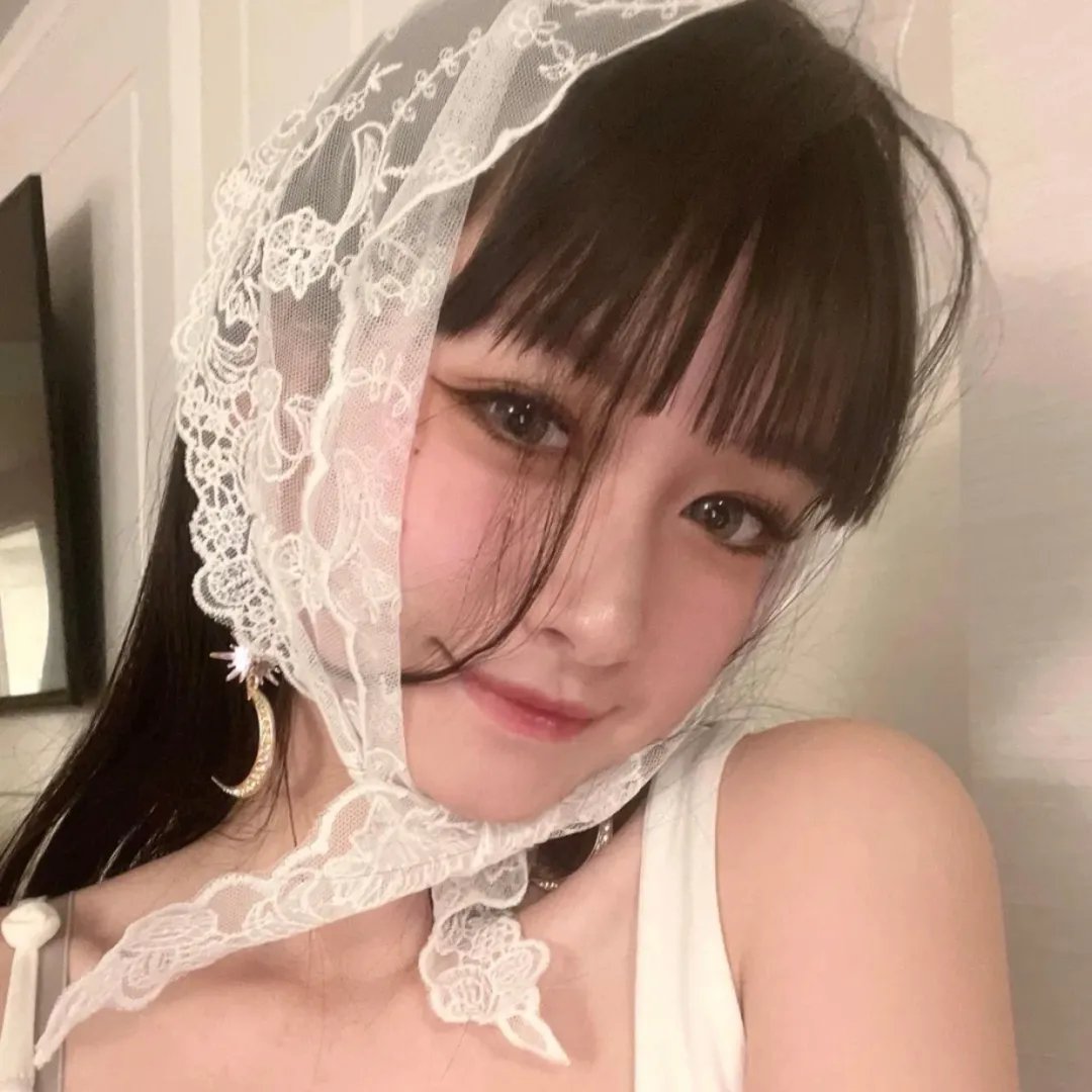 镜中的女孩 封面